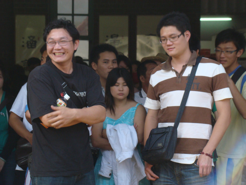 月台交談旅客2009台中火車站台灣鐵路旅遊攝影