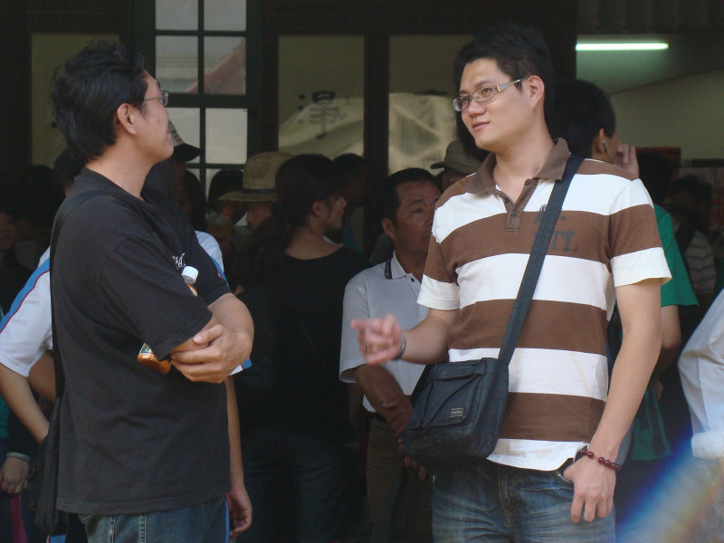 月台交談旅客2009台中火車站台灣鐵路旅遊攝影