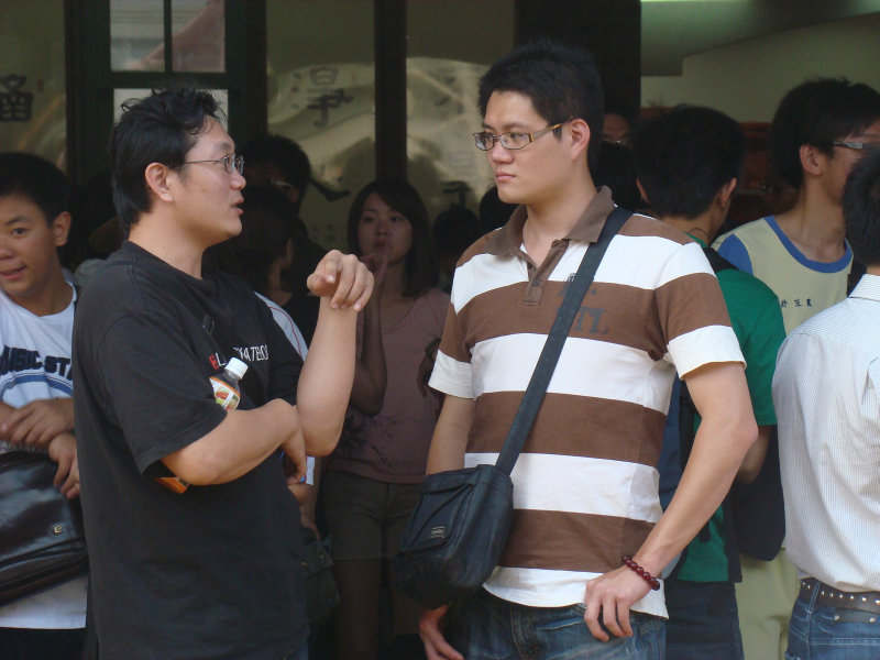 月台交談旅客2009台中火車站台灣鐵路旅遊攝影