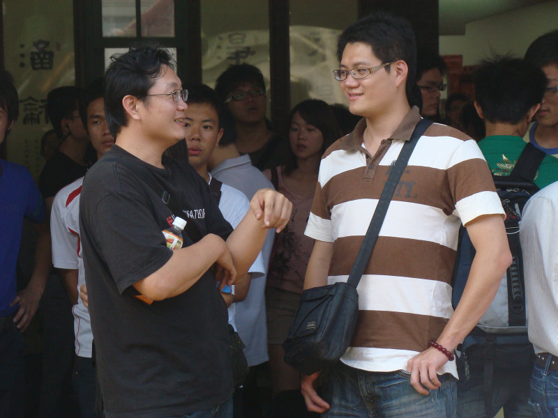 月台交談旅客2009台中火車站台灣鐵路旅遊攝影