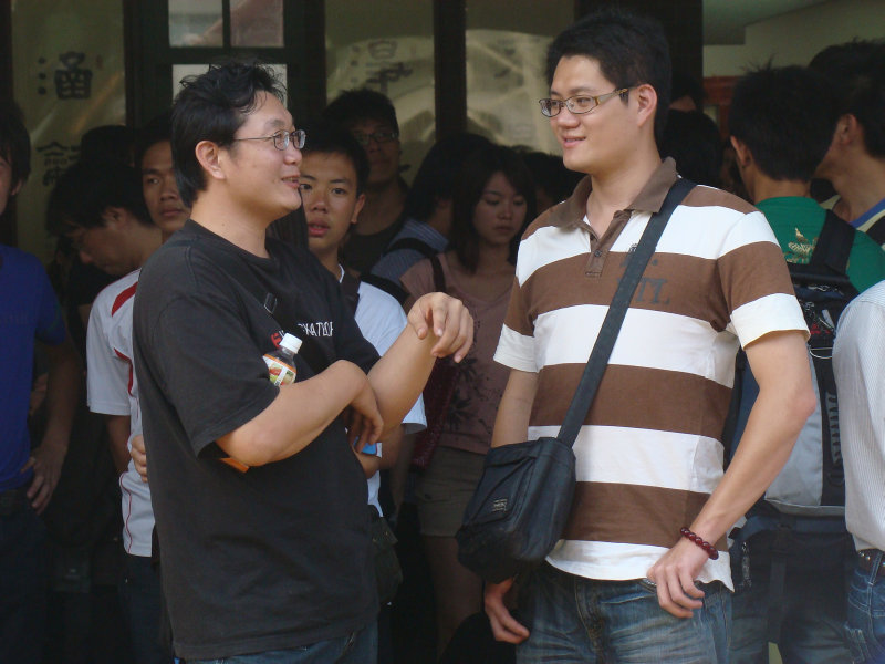 月台交談旅客2009台中火車站台灣鐵路旅遊攝影