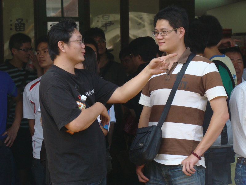 月台交談旅客2009台中火車站台灣鐵路旅遊攝影