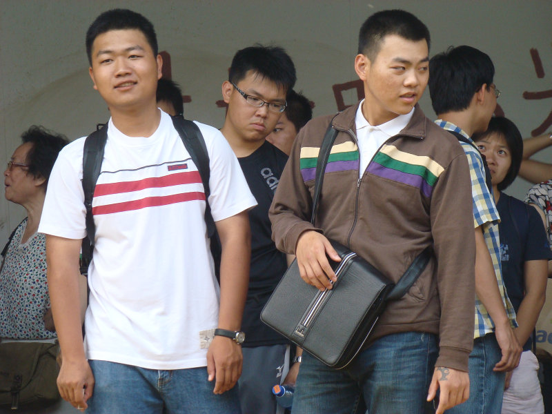 月台交談旅客2009台中火車站台灣鐵路旅遊攝影