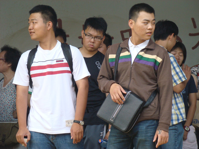 月台交談旅客2009台中火車站台灣鐵路旅遊攝影