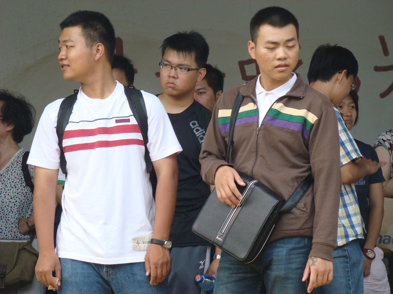 月台交談旅客2009台中火車站台灣鐵路旅遊攝影