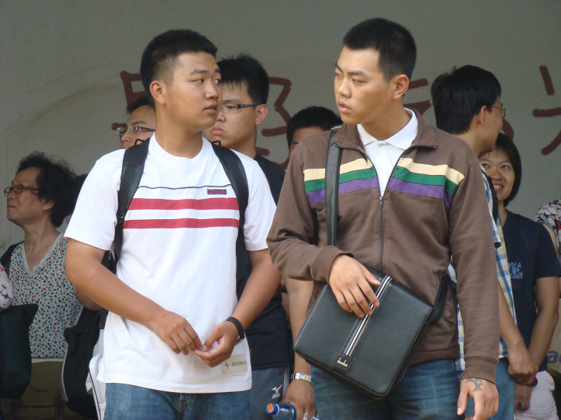 月台交談旅客2009台中火車站台灣鐵路旅遊攝影