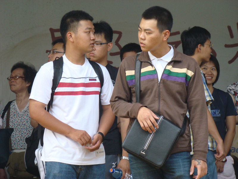 月台交談旅客2009台中火車站台灣鐵路旅遊攝影