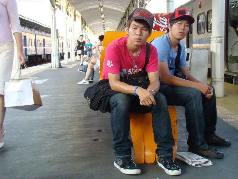 月台交談旅客2009台中火車站台灣鐵路旅遊攝影