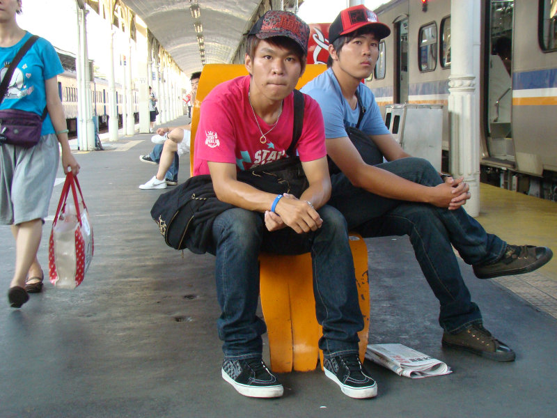 月台交談旅客2009台中火車站台灣鐵路旅遊攝影