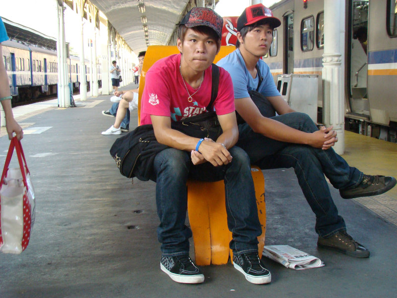 月台交談旅客2009台中火車站台灣鐵路旅遊攝影