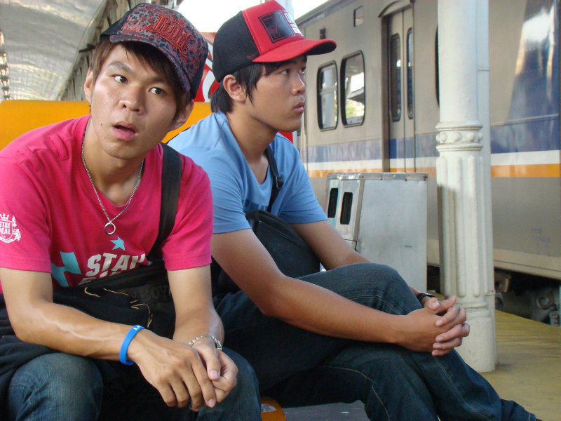 月台交談旅客2009台中火車站台灣鐵路旅遊攝影