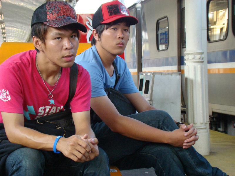 月台交談旅客2009台中火車站台灣鐵路旅遊攝影