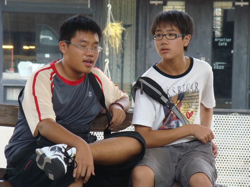 月台交談旅客2009台中火車站台灣鐵路旅遊攝影