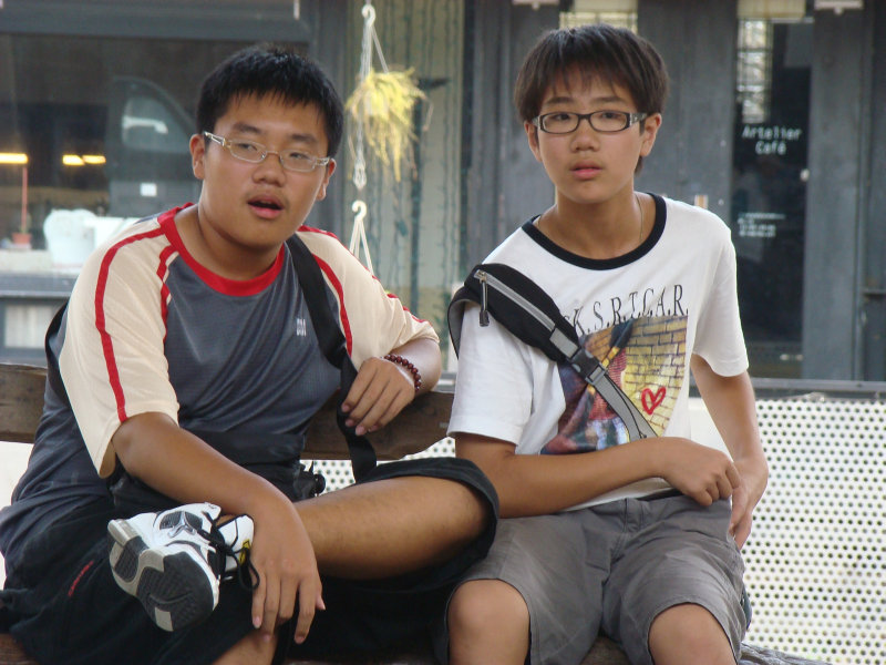 月台交談旅客2009台中火車站台灣鐵路旅遊攝影