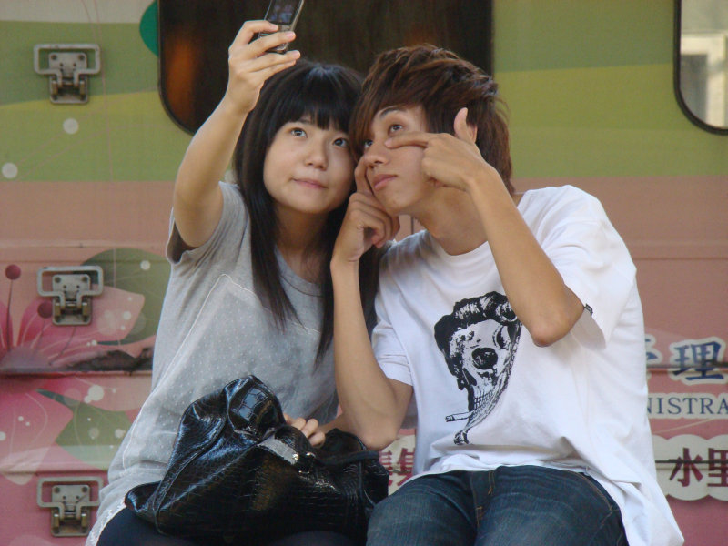 月台交談旅客2009台中火車站台灣鐵路旅遊攝影