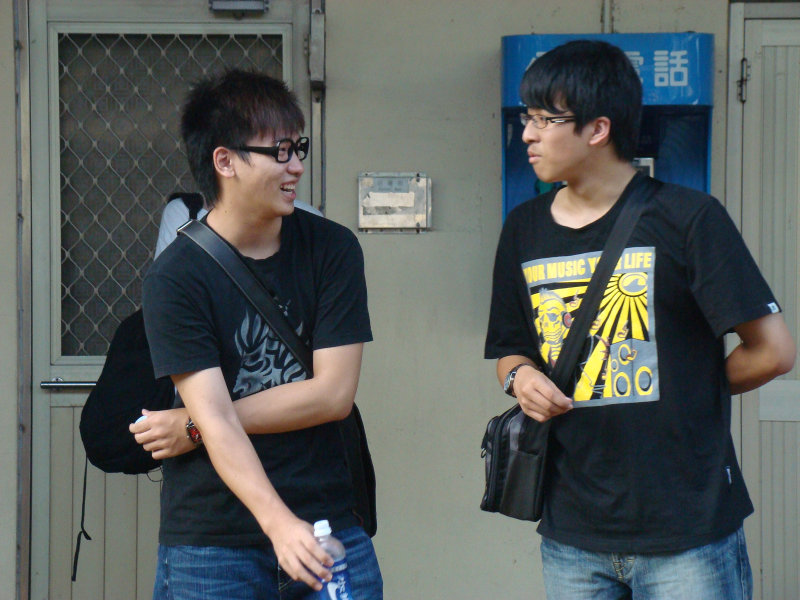 月台交談旅客2009台中火車站台灣鐵路旅遊攝影