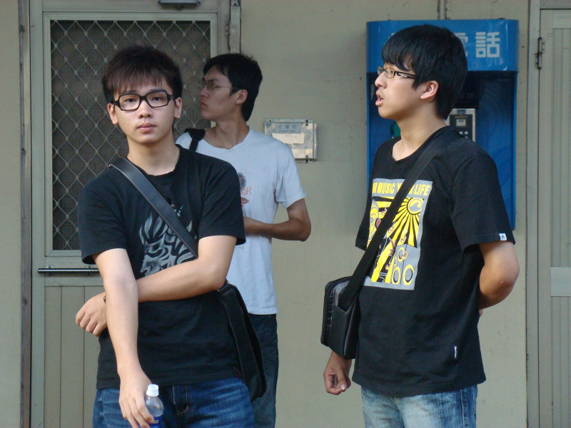 月台交談旅客2009台中火車站台灣鐵路旅遊攝影