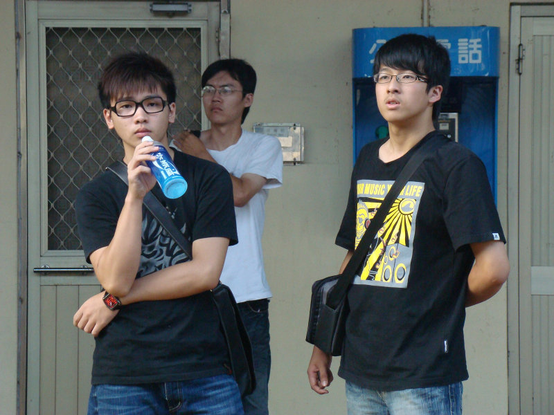 月台交談旅客2009台中火車站台灣鐵路旅遊攝影