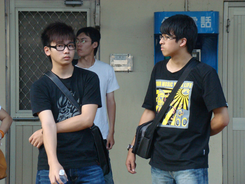 月台交談旅客2009台中火車站台灣鐵路旅遊攝影