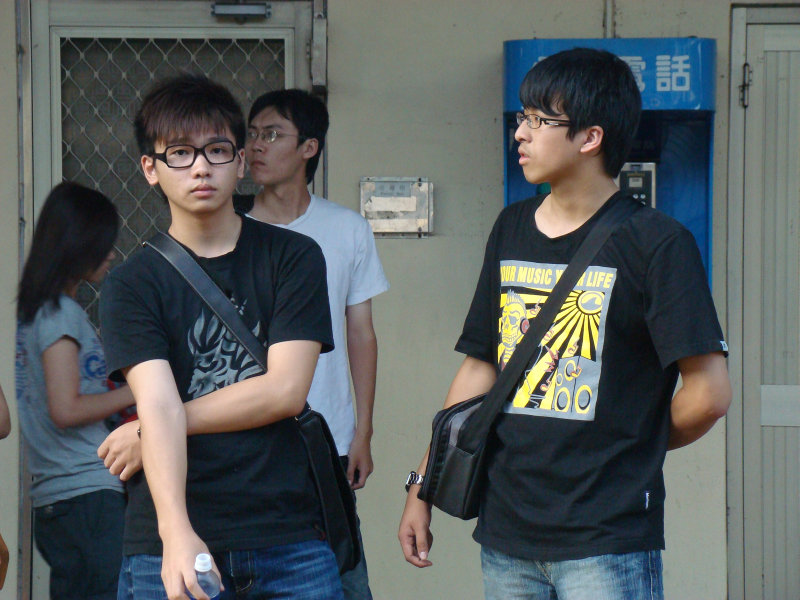 月台交談旅客2009台中火車站台灣鐵路旅遊攝影