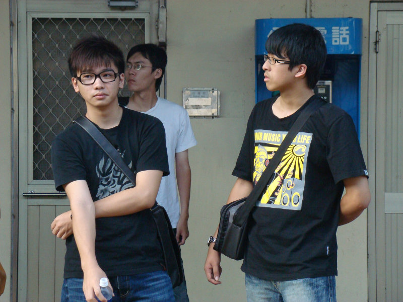 月台交談旅客2009台中火車站台灣鐵路旅遊攝影