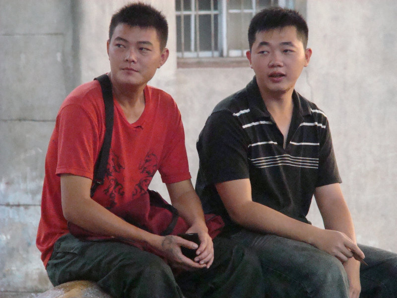 月台交談旅客2009台中火車站台灣鐵路旅遊攝影