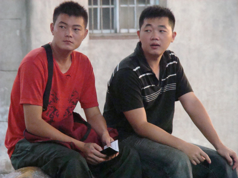 月台交談旅客2009台中火車站台灣鐵路旅遊攝影