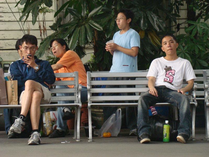 月台交談旅客2009台中火車站台灣鐵路旅遊攝影