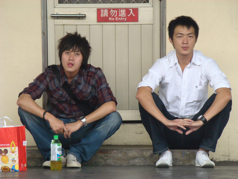 月台交談旅客2009台中火車站台灣鐵路旅遊攝影