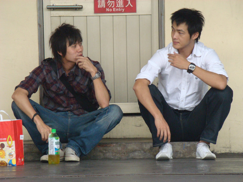 月台交談旅客2009台中火車站台灣鐵路旅遊攝影