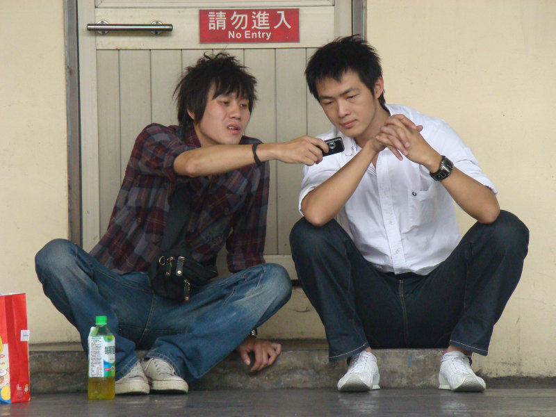 月台交談旅客2009台中火車站台灣鐵路旅遊攝影