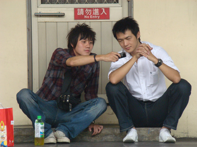 月台交談旅客2009台中火車站台灣鐵路旅遊攝影