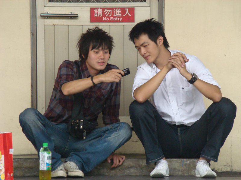 月台交談旅客2009台中火車站台灣鐵路旅遊攝影