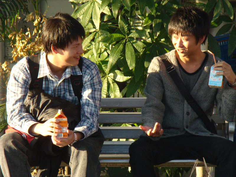 月台交談旅客2009台中火車站台灣鐵路旅遊攝影