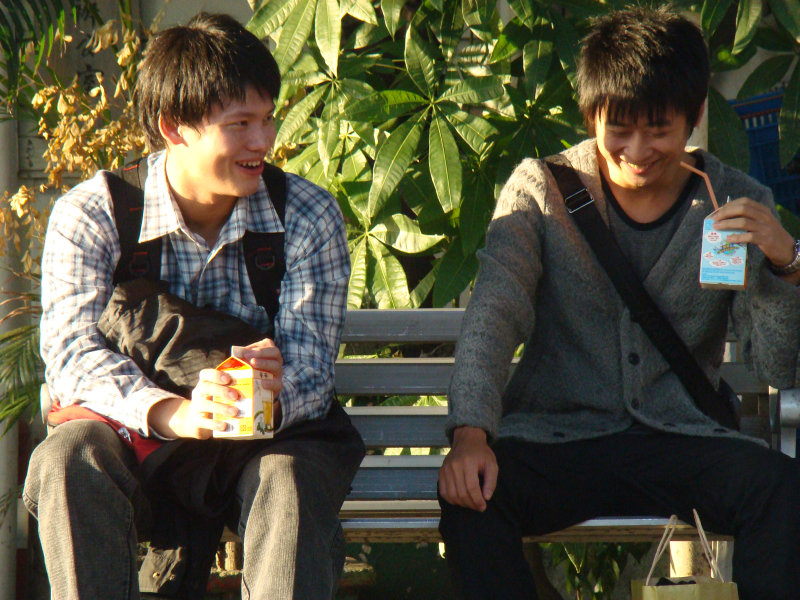 月台交談旅客2009台中火車站台灣鐵路旅遊攝影