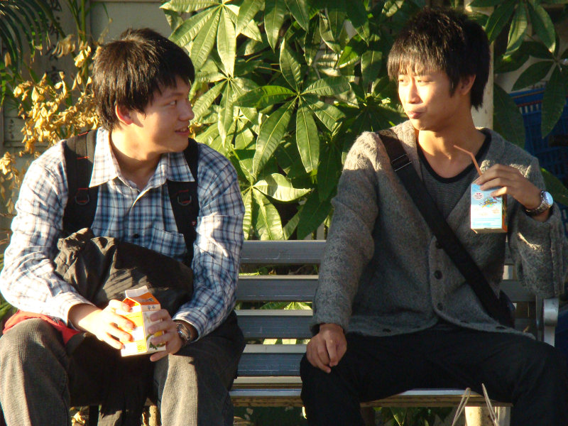 月台交談旅客2009台中火車站台灣鐵路旅遊攝影