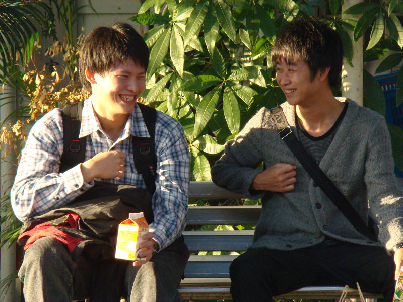 月台交談旅客2009台中火車站台灣鐵路旅遊攝影