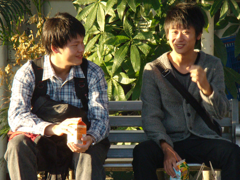 月台交談旅客2009台中火車站台灣鐵路旅遊攝影