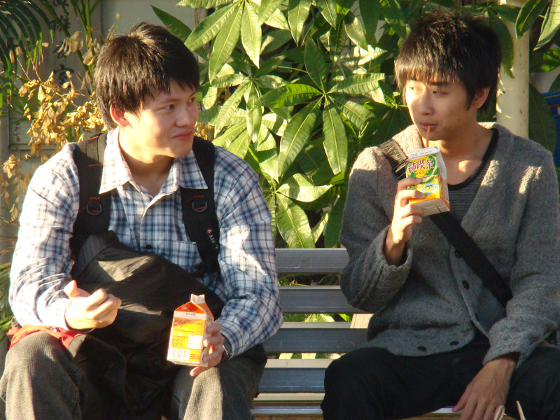 月台交談旅客2009台中火車站台灣鐵路旅遊攝影