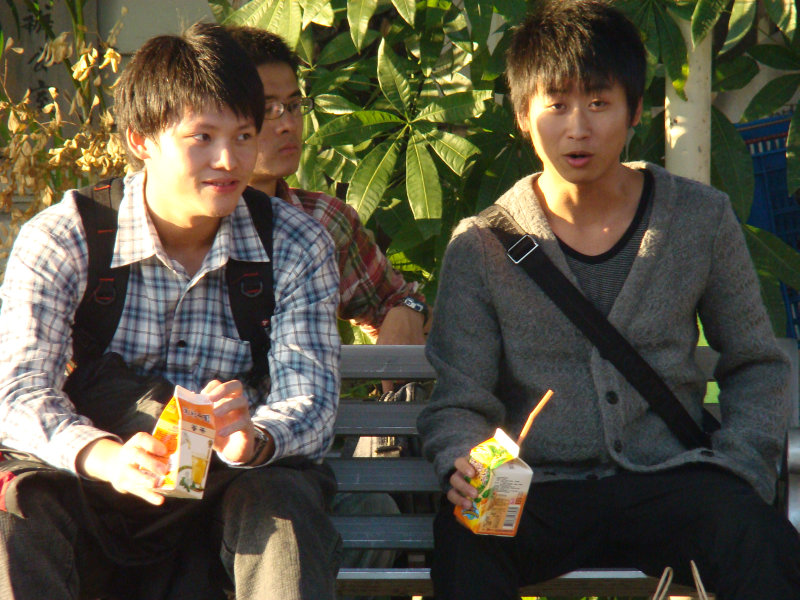 月台交談旅客2009台中火車站台灣鐵路旅遊攝影