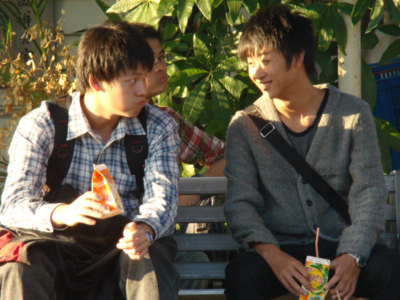 月台交談旅客2009台中火車站台灣鐵路旅遊攝影