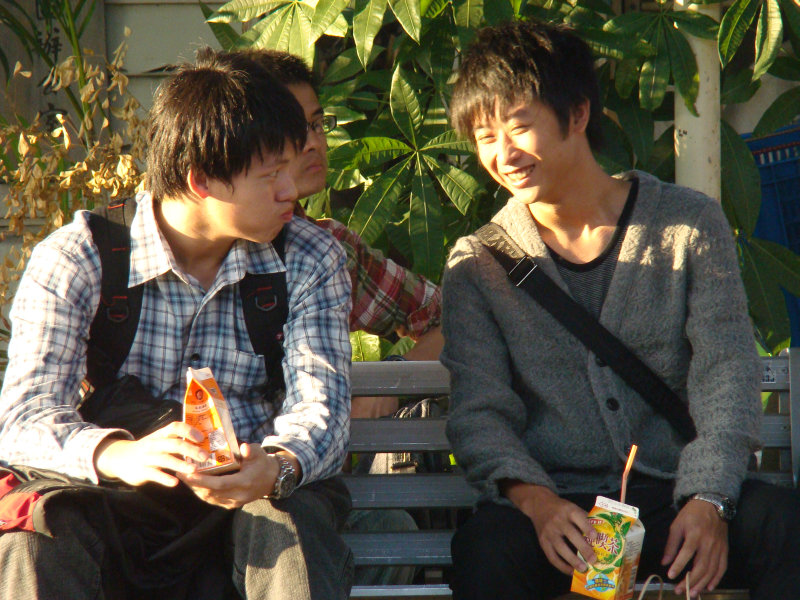 月台交談旅客2009台中火車站台灣鐵路旅遊攝影