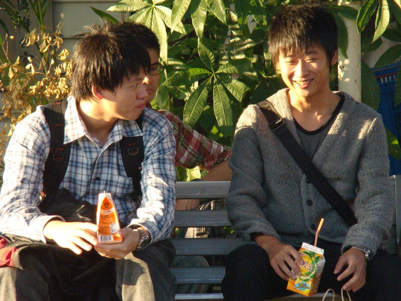 月台交談旅客2009台中火車站台灣鐵路旅遊攝影