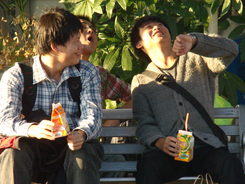 月台交談旅客2009台中火車站台灣鐵路旅遊攝影