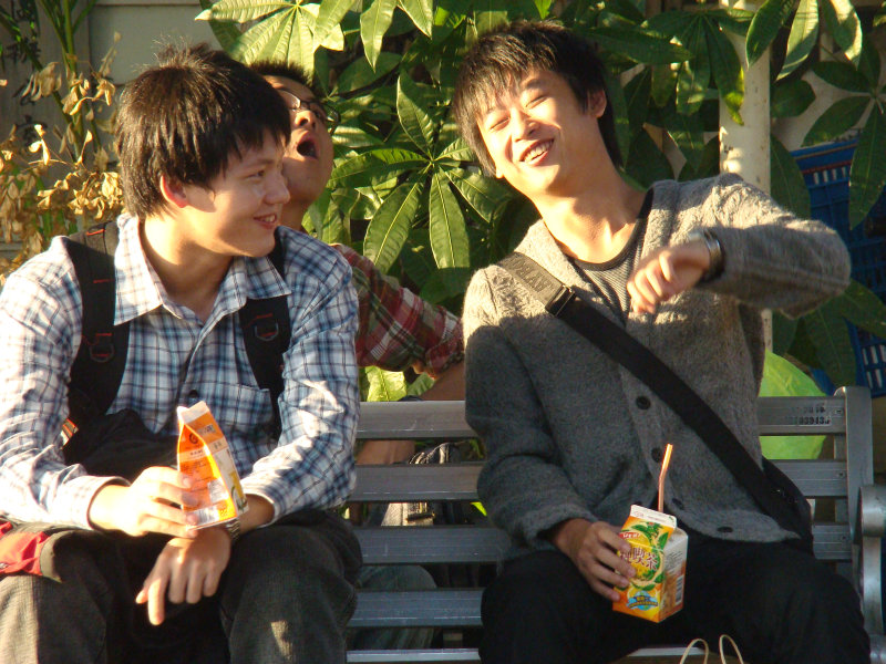 月台交談旅客2009台中火車站台灣鐵路旅遊攝影