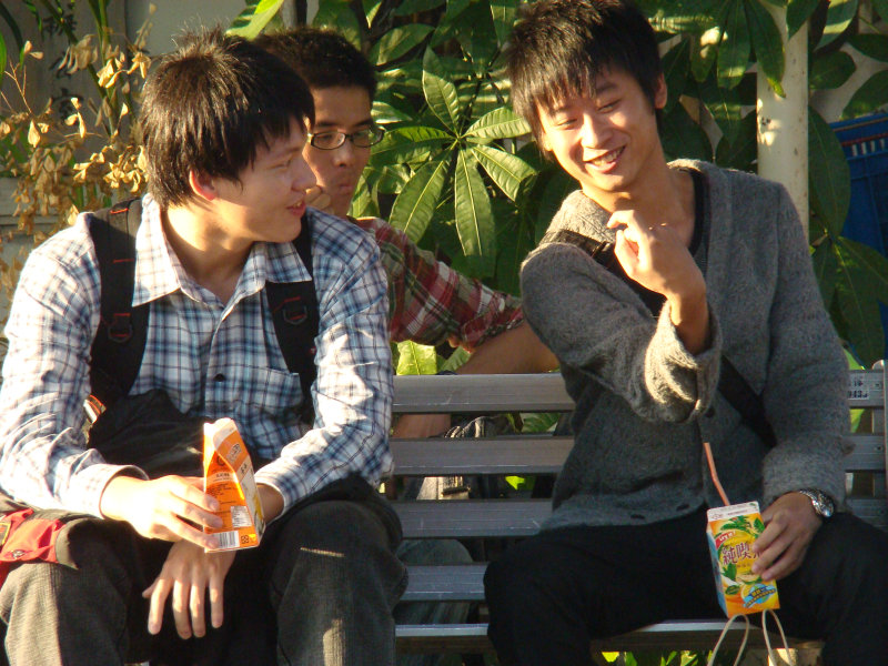 月台交談旅客2009台中火車站台灣鐵路旅遊攝影