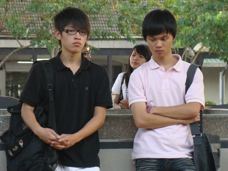 月台交談旅客2009台中火車站台灣鐵路旅遊攝影