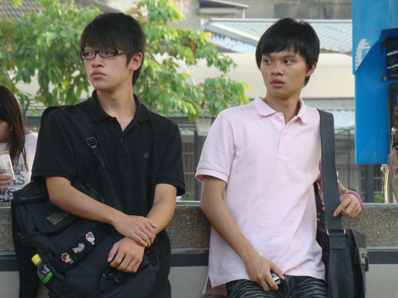 月台交談旅客2009台中火車站台灣鐵路旅遊攝影