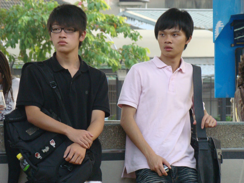 月台交談旅客2009台中火車站台灣鐵路旅遊攝影