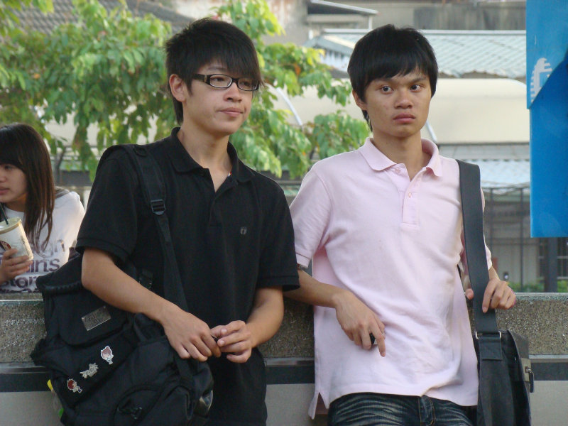 月台交談旅客2009台中火車站台灣鐵路旅遊攝影